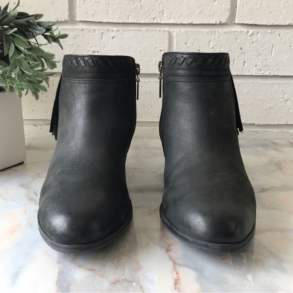 Clarks Gelata Flora Black Fringe Ankle Boots Leather Women's Size 8.5 - Picture 7 of 12